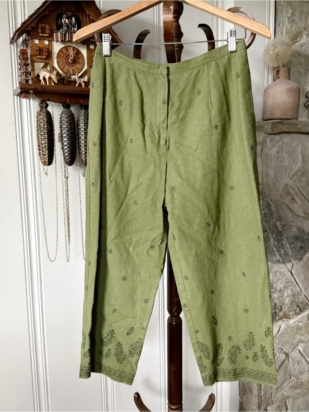 Vintage Linen Blend Embroidered Green Cropped Capri Pants